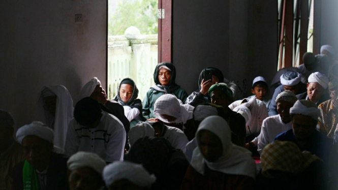Jamaah Tarekat Naqsabandiyah Al-Khalidiyah Jalaliyah di Sumatera Utara.