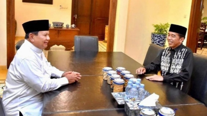 Pertemuan Prabowo dengan Jokowi pada Lebaran pertama di Solo.