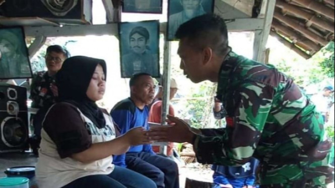 Denhanud 471 Kopasgat TNI AU temui pemotor wanita korban Praka ANG.