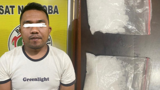 Tersangka  MP alias Reza (37) kurir sabu jaringan Lapas ditangkap.