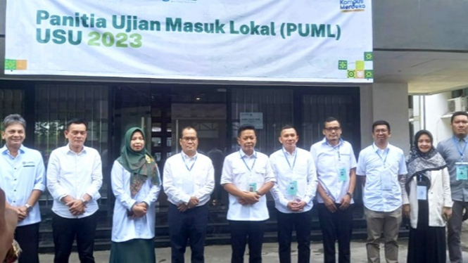 Rektor USU, Prof Dr Muryanto Amin meninjau UTBK-SNBT di Kampus USU.
