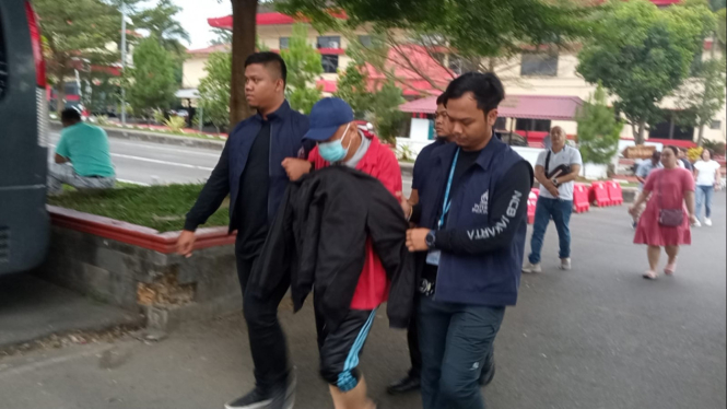 Tersangka Adil Anwar alias Atek Kakek ditangkap interpol di Malaysia.