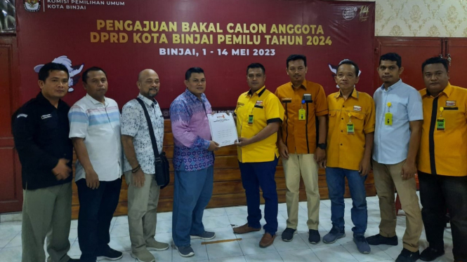 DPC Hanura Binjai serahkan berkas Bacaleg ke KPU Kota Binjai.