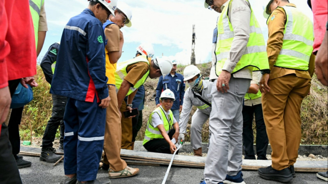 Sekdaprov Sumut, Arief Sudarto Trinugroho tinjau progress proyek perbaikan jalan Provinsi di Wilayah Pematangsiantar dan Simalungun.