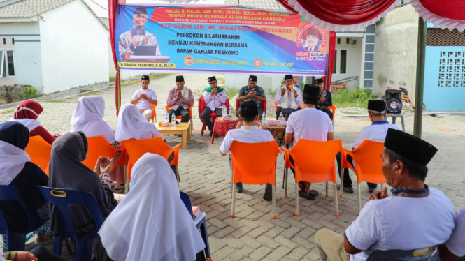 Relawan Usbat Ganjar bantu renovasi tempat wudhu Musala.