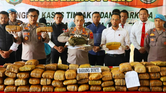 Kapolresta Deli Serdang Kombes Pol Irsan Sinuhaji berikan keterangan pengungkapan 173 kg ganja.
