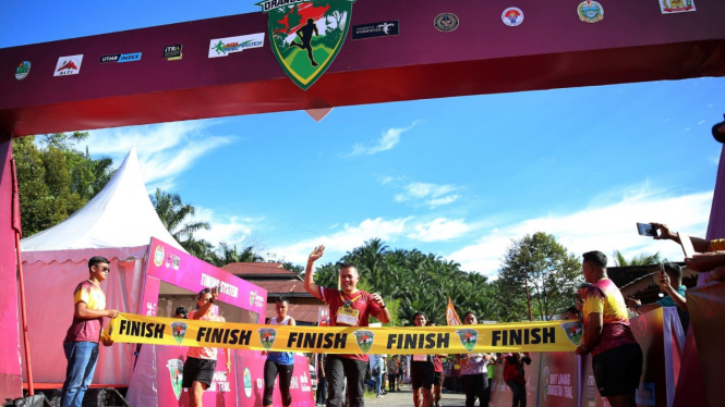 Wagub Sumut, Musa Rajekshah ikut serta Kejuaraan Bukit Lawang Orangutan Trail Run.