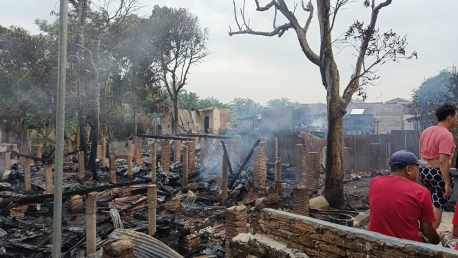 Belasan rumah di Tanjung Pura, Kabupaten Langkat hangus terbakar.