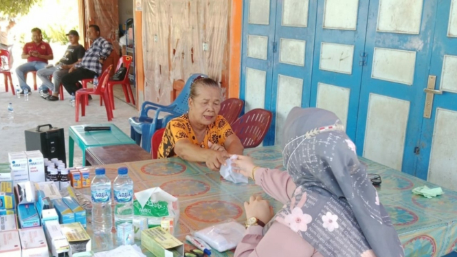 Warga Bilah Hilir Labuhanbatu mendapatkan pemeriksaan kesehatan gratis dari unit Asian Agri - PT Hari Sawit Jaya.