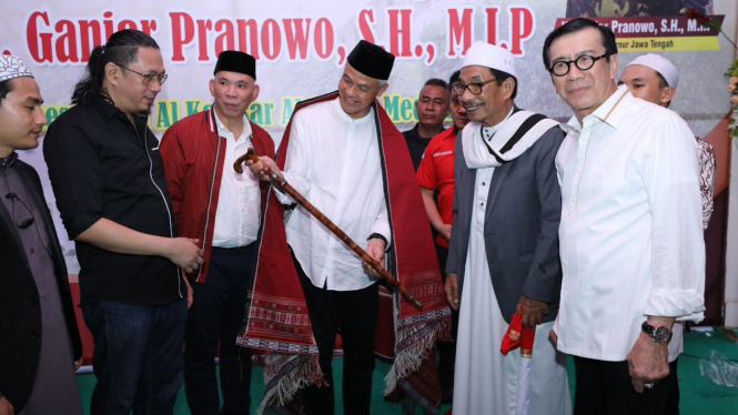 Bacapres Ganjar Pranowo bertemu dengan Syekh KH Ali Akbar pengasuh Ponpes Al Kautsar Al Akbar.