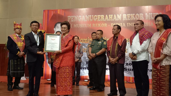 Keluarga Jamin Ginting menerima Rekor MURI atas Jalan Jamin Ginting sebagai Jalan Nasional Terpanjang di Indonesia.