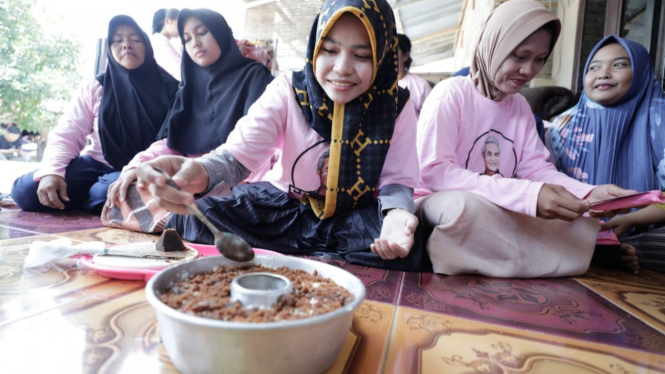 Srikandi Ganjar Sumut gelar pelatihan membuat kue Dangai khas Melayu Batubara.