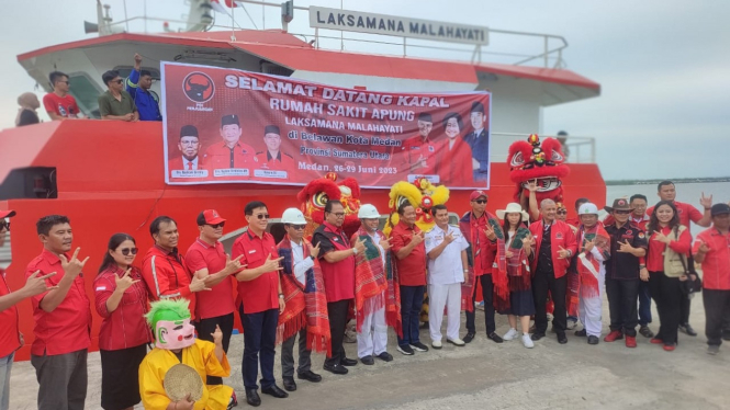 Kapal rumah sakit apung Laksana Malahayati milik PDI Perjuangan di Pelabuhan Belawan, Medan
