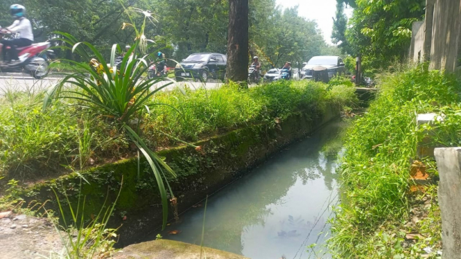 Lokasi 2 mayat pria ditemukan di dalam selokan di Jalan AH Nasution, Medan.