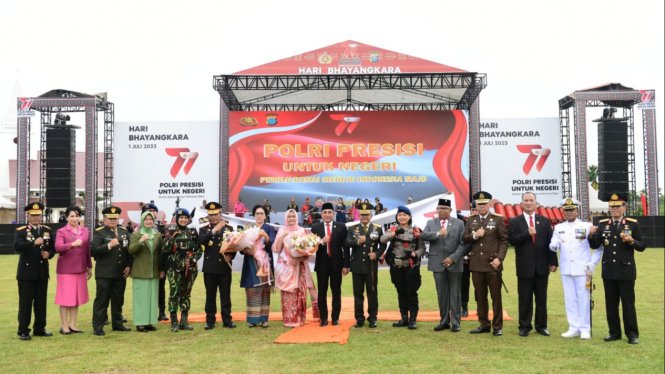 Upacara peringatan HUT Bhayangkara ke-77 di Mapolda Sumut.