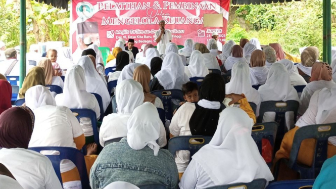 TGS Ganjar latih masyarakat kelola keuangan.