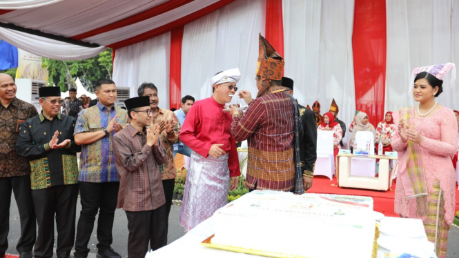 Ketua DPRD Medan, Hasyim SE dan Wali Kota Medan, Bobby Nasution.