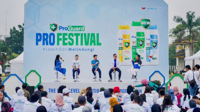 Talk show ProGuard ProFestival dengan narasumber Product Manager ProGuard, Djody Widjaja, Praktisi Kesehatan, dr Gia Pratama Putra, dan Content Creator, Eliza Chandra.