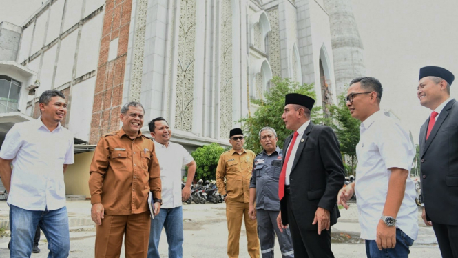 Gubernur Sumut, Edy Rahmayadi meninjau proses pembangunan Masjid Agung Medan.