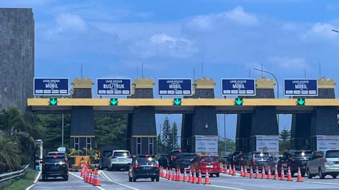 Gerbang akses Bandara Kualanamu.