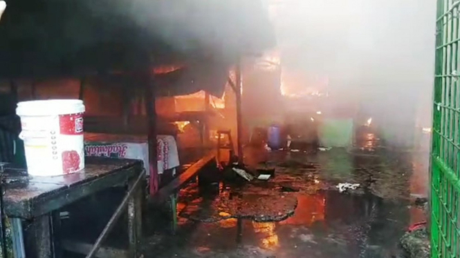 Kebakaran hanguskan 7 rumah di Jalan Badur, Kota Medan.