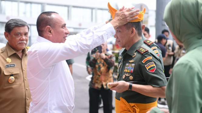 Gubernur Sumut, Edy Rahmayadi sambut kedatangan Pangdam I/BB, Mayjen TNI Mochammad Hasan Hasibuan.