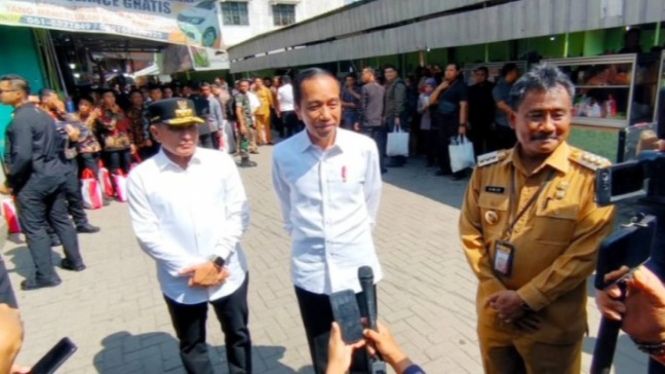 Presiden RI, Joko Widodo kunjungi Kota Binjaididampingi bersama Gubernur Sumut, Edy Rahmayadi dan Wali Kota Binjai Amir Hamzah.