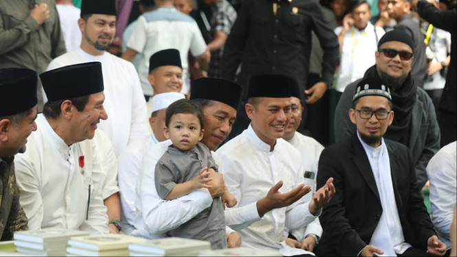 Presiden RI, Jokowi dan Ustaz Adi Hidayat hadiri Haul ayahanda Musa Rajekshah, almarhum Haji Anif.