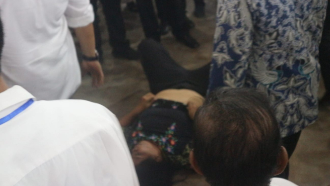 Wanita berinisial RT dilaporkan ODGJ diamankan petugas kehadiran Presiden RI, Jokowi di GSG Pemprov Sumut.