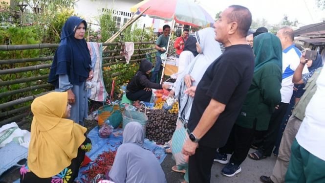 Gubernur Sumut, Edy Rahmayadi saat meninjau Pasar Pakantan, Madina.