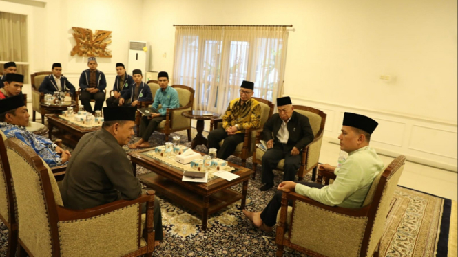 Wagub Sumut, Musa Rajekshah menerima kunjungan 6 mahasiswa PTKUI MUI Sumut.