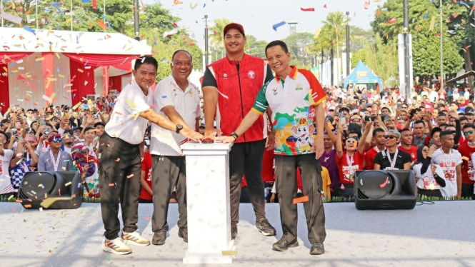 Pj Gubernur Sumut, Hassanudin bersama Menpora, Dito Ariotedjo ikuti Fun Tubuh. 5 Km Hitung Mundur Pelaksanaan PON 2024.