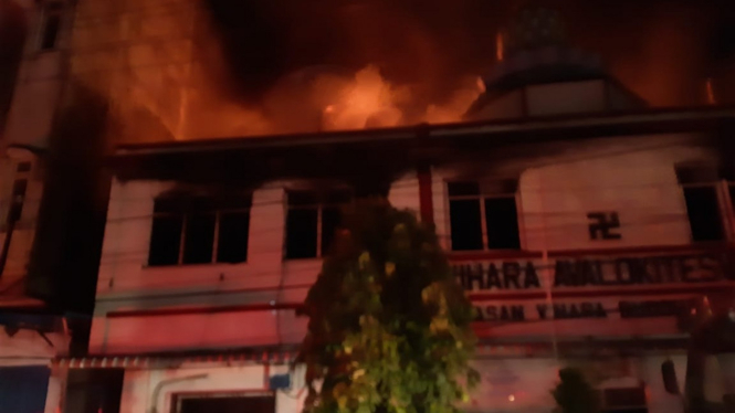Vihara Avalokitesvara di Jalan S Parman, Kota Sibolga terbakar.