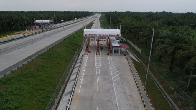 Gerbang tol Kuala Bingai.