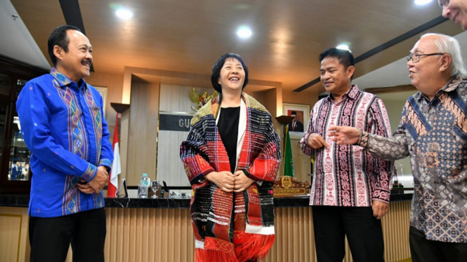 Pj Gubernur Sumut, Hassanudin bersama Vice Government dan Pemimpin Overseas Friendship Association of Yunnan Tiongkok Yang Ning.