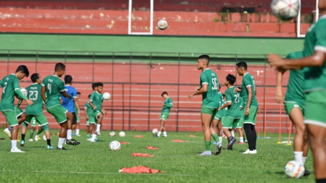 Pemain PSMS Medan latihan di Stadion Teladan Medan.