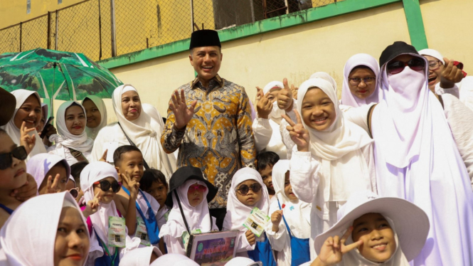Ketua Dewan Penasihat BKPRMI, Musa Rajekshah hadiri peragaan manasik haji TKA/TPA di Asrama Haji Medan.