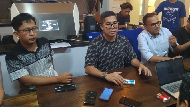 Ketua DPD Demokrat Sumut, Muhammad Lokot Nasution (tengah), Sekretaris Yudha Johansyah (kanan) dan Kepala Bakomstra, Chairil Huda.