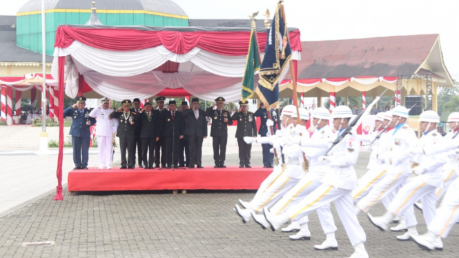 Prosesi upacara HUT TNI ke-78 tahun 2023 Sumatera Utara di Lapangan Astaka.