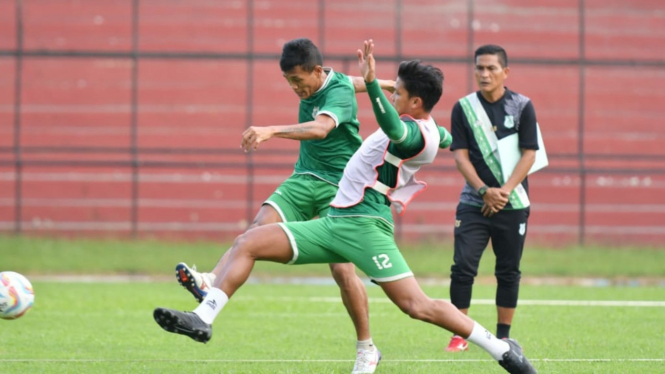 Ridwan Saragih saat menjadi pelatih PSMS Medan.