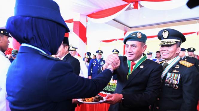 Letjen (Purn) TNI Edy Rahmayadi hadiri upacara HUT TNI ke-78