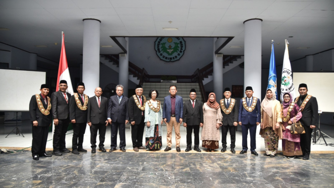 Rektor Unimed, Prof Dr Baharuddin melantik Wakil Rektor, Dekan dan Ketua Lembaga periode 2023-2027.
