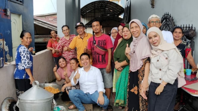 Bakal calon Wali Kota Binjai, Tengku Rizki Alisyahbana kunjungi dapur umum untuk korban kebanjiran.