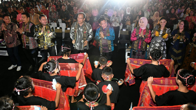 Pj Gubernur Sumut, Hassanudin membuka Lake Toba Fashion Week 2023.