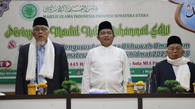 Pj Gubernur Sumut, Hassanudin (tengah) bersama Ketua MUI Sumut, Maratua Simanjuntak (kiri).