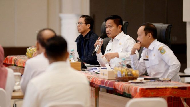 Pj Gubernur Sumut, Hassanudin pimpin rapat evaluasi dan finalisasi RAB PON 2024.