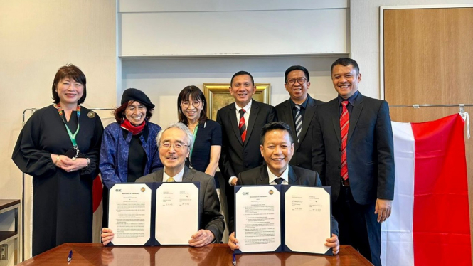 Rektor USU, Prof Muryanto Amin menandatangani MoU Chiba University of Commerce.