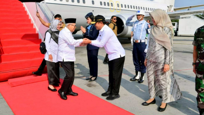 Pj Gubernur Sumut, Hassanudin sambut kedatangan Wapres KH Ma'aruf Amin di Bandara Kualanamu.