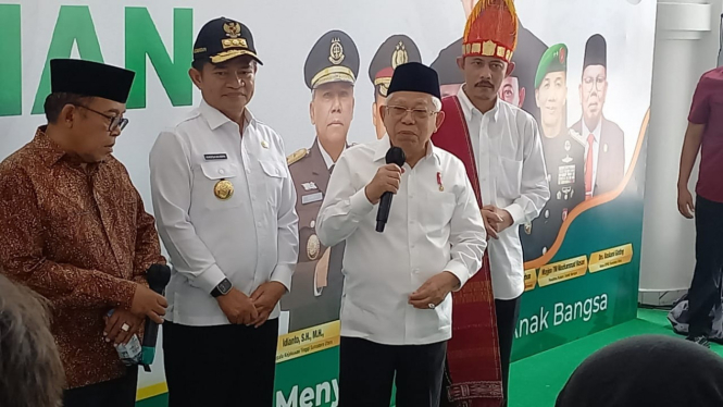 Wapres RI, KH Ma'ruf Amin bersama Pj Gubernur Sumut, Hassanudin hadiri Ikrar Merajut Keberagaman Nusantara dari Sumut di GOR Sumut.