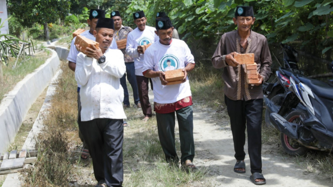 TGS Ganjar Sumut salurkan bantuan pembangunan TPQ di Langkat.